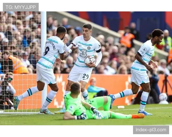 纽卡斯尔联防守转换阶段阵型保持，5-4-1到4-3-3的快速切换机制研究